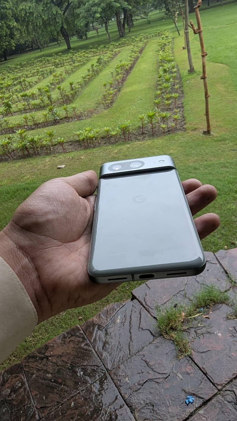 Google Pixel 8 4