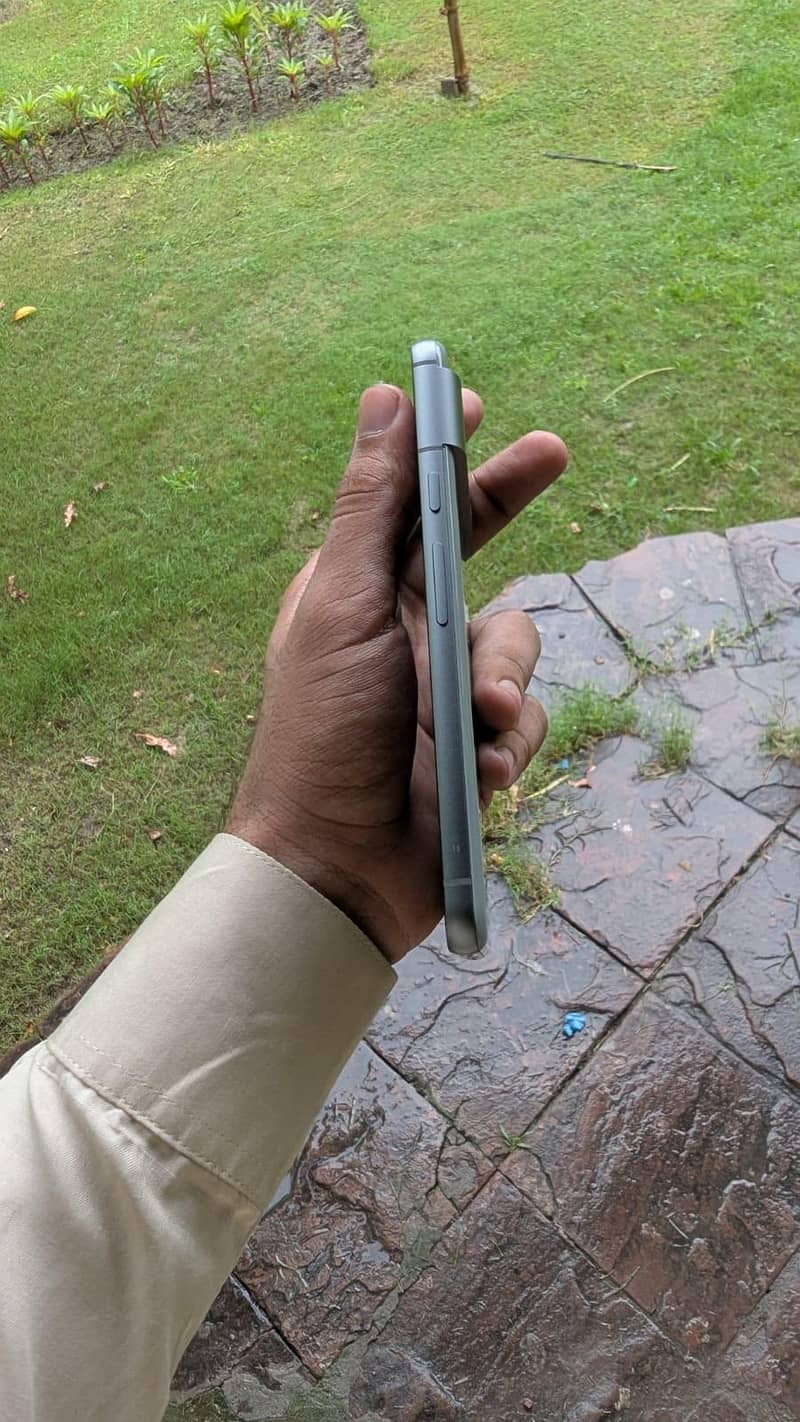 Google Pixel 8 5