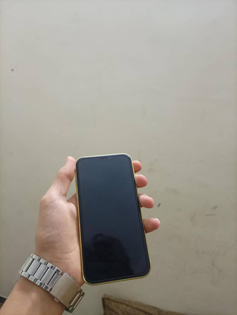 Apple iPhone 11 4