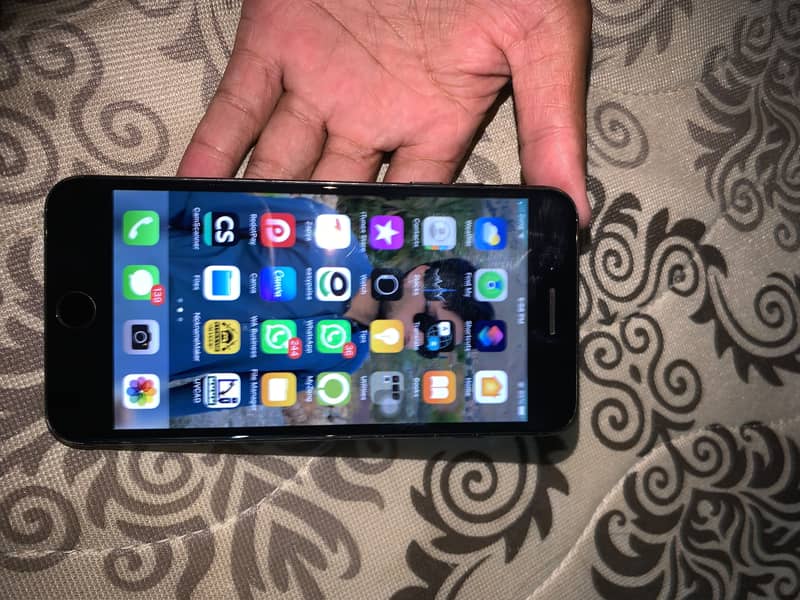 Apple iPhone 7 Plus 1