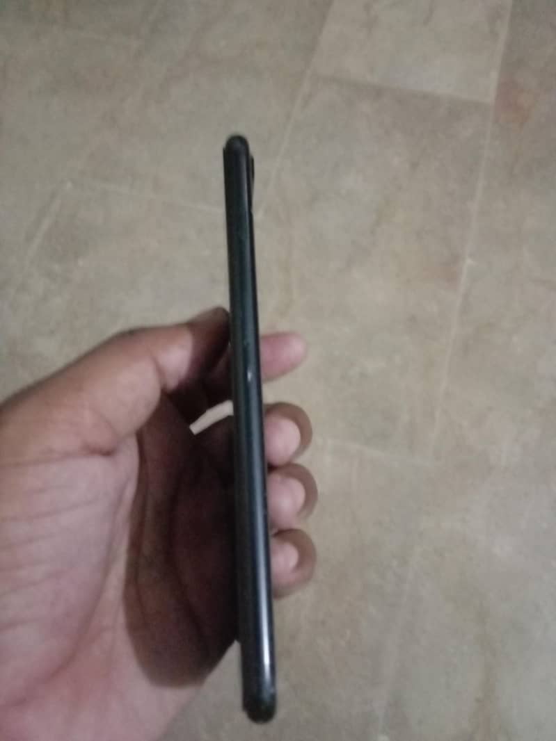 Apple iPhone 7 Plus 3