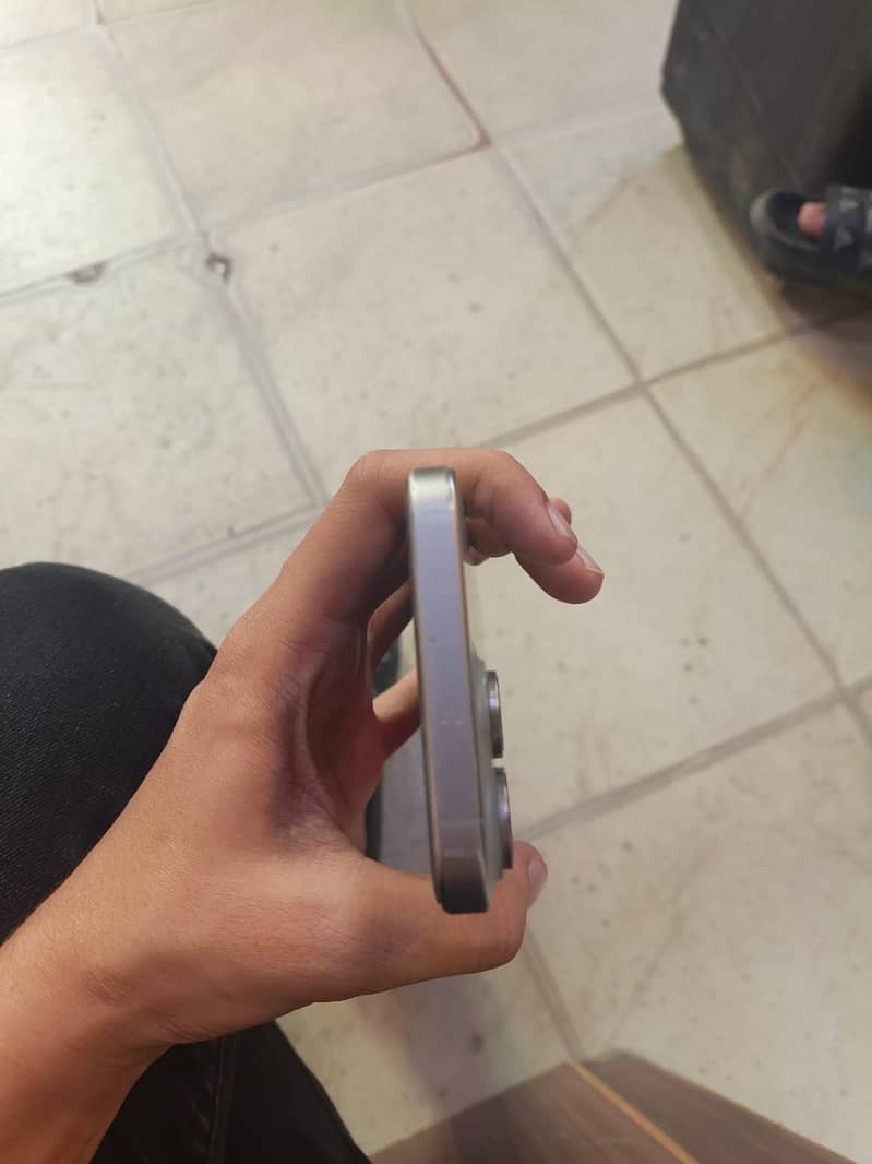 Apple iPhone 15 Pro Max 2