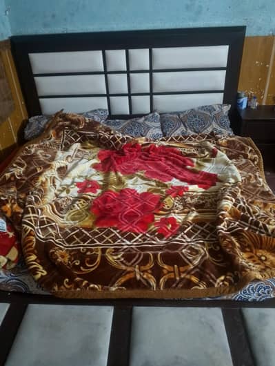 King size bed with side tables or dressing table without metress