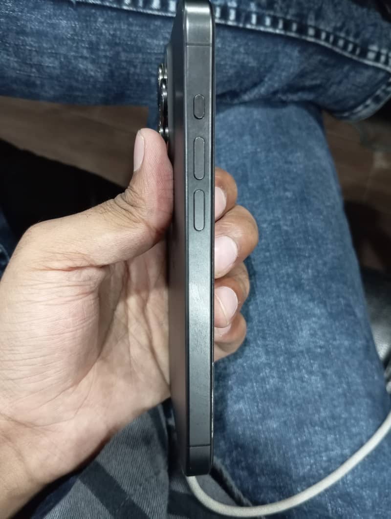Apple iPhone 15 Pro 2