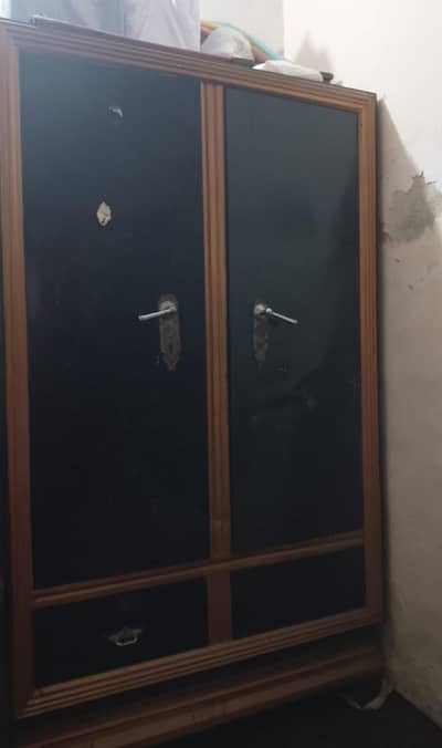 Safe almari achi condition Hy wahtsapp number 03359413430