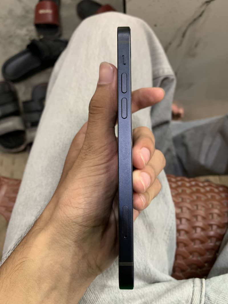 Apple iPhone 12 2