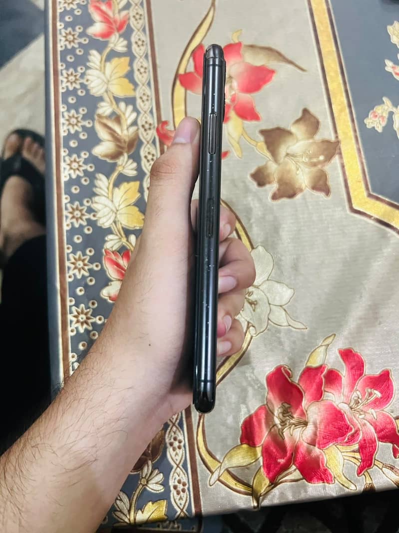 Apple iPhone 11 Pro Max 1