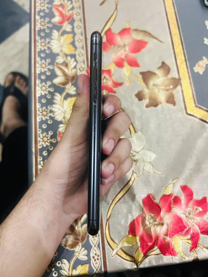 Apple iPhone 11 Pro Max 2