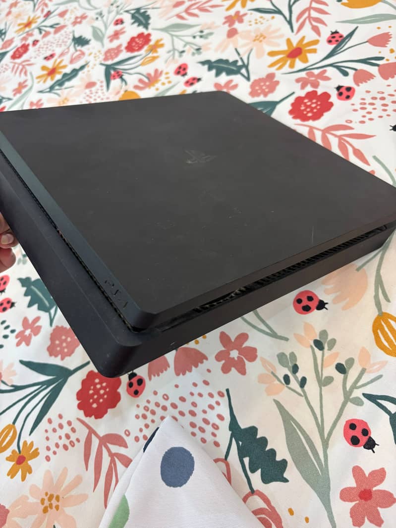 Ps4 slim 1