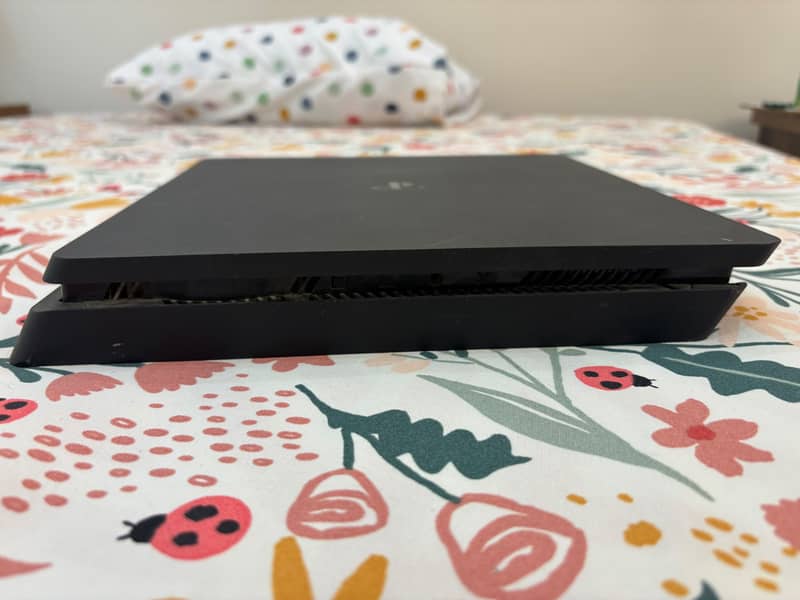 Ps4 slim 2