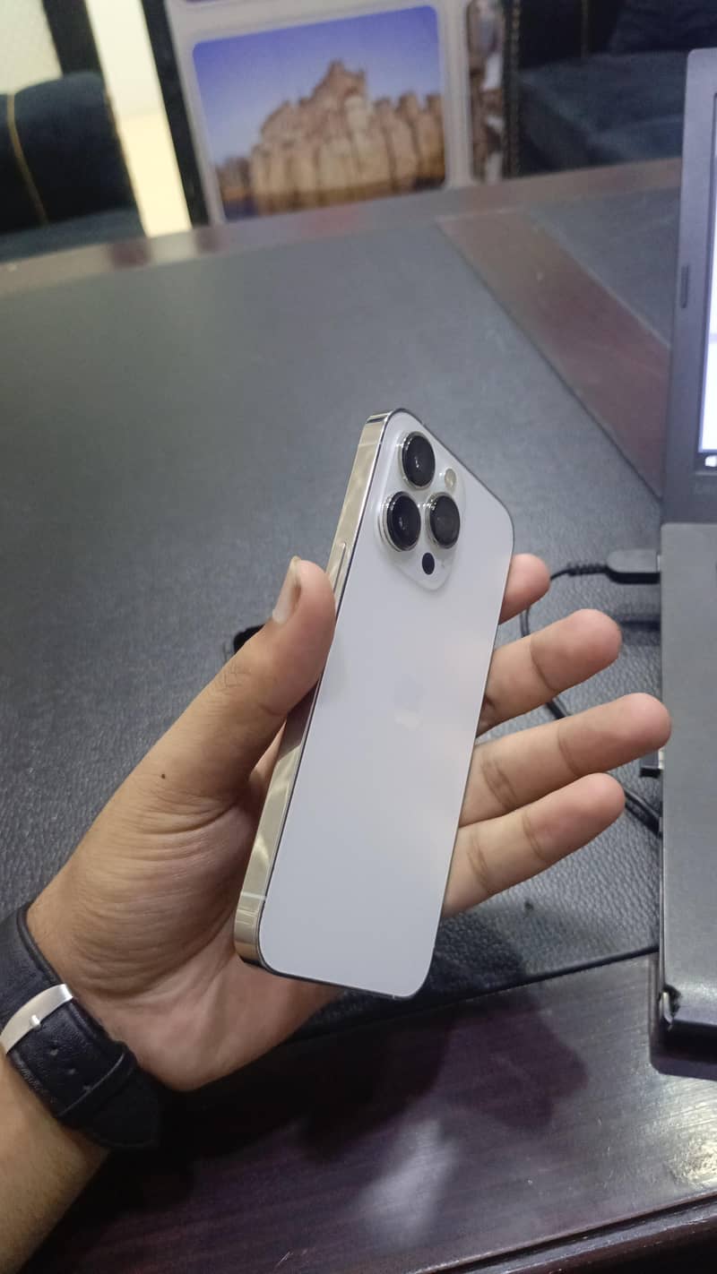 Apple iPhone 13 Pro 3