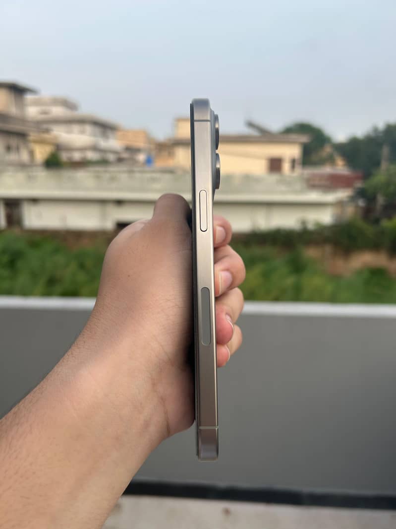 Apple iPhone 15 Pro Max 1