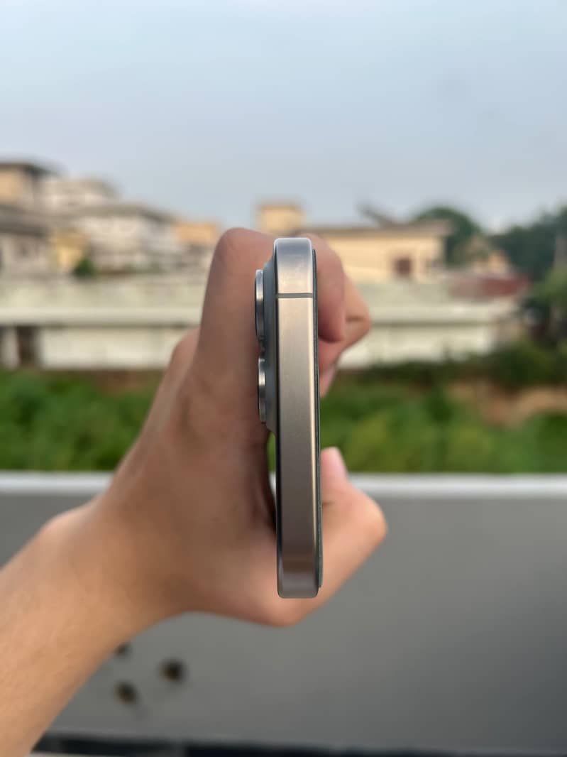 Apple iPhone 15 Pro Max 3