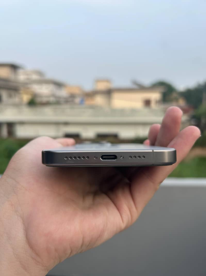 Apple iPhone 15 Pro Max 4