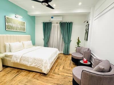 Daily, & Weekly Basis One Bedroom Studio Fully Furnished Luxury Apartment Available For Rent:-Location:-Gulberg Greens & Bahria Town Phase 1 Block D,