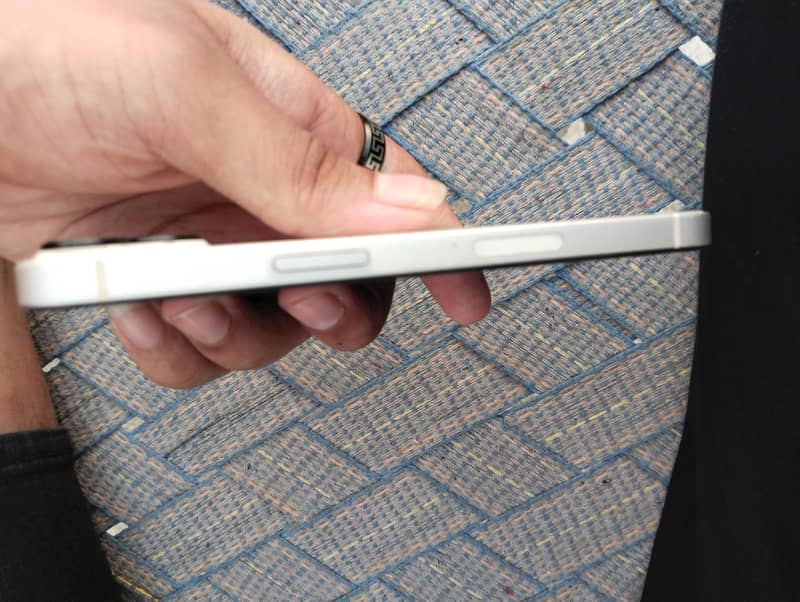 Apple iPhone 13 2