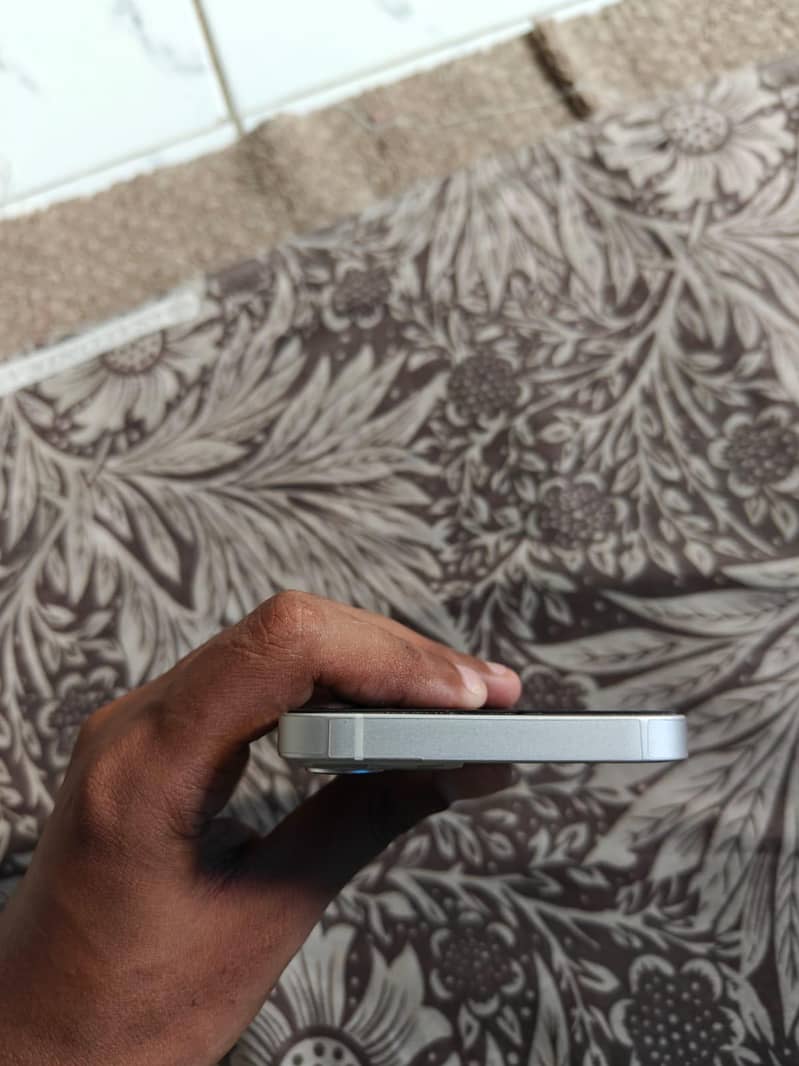 Apple iPhone 13 3