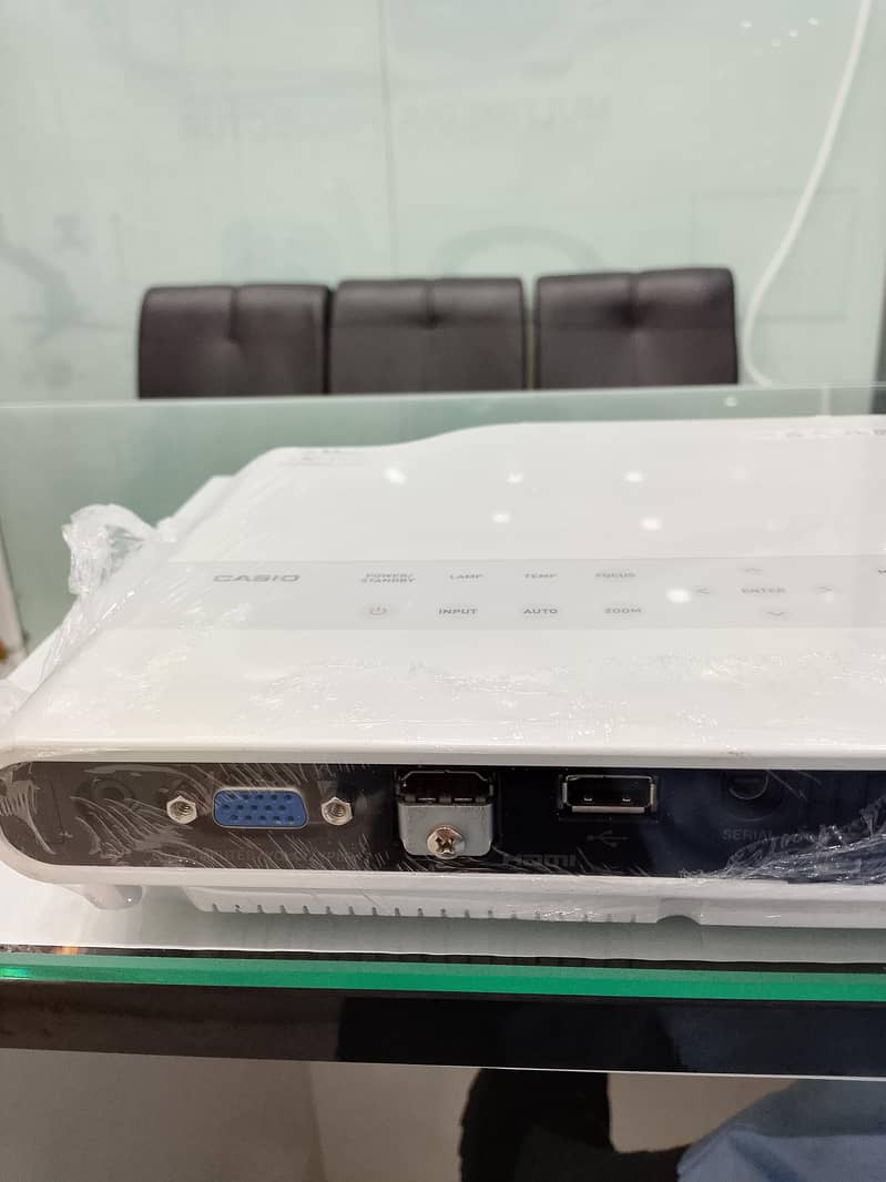Casio XJ-A135 Multimedia Projector 2