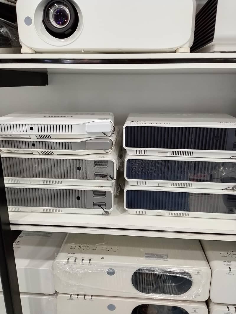 Casio XJ-A135 Multimedia Projector 5