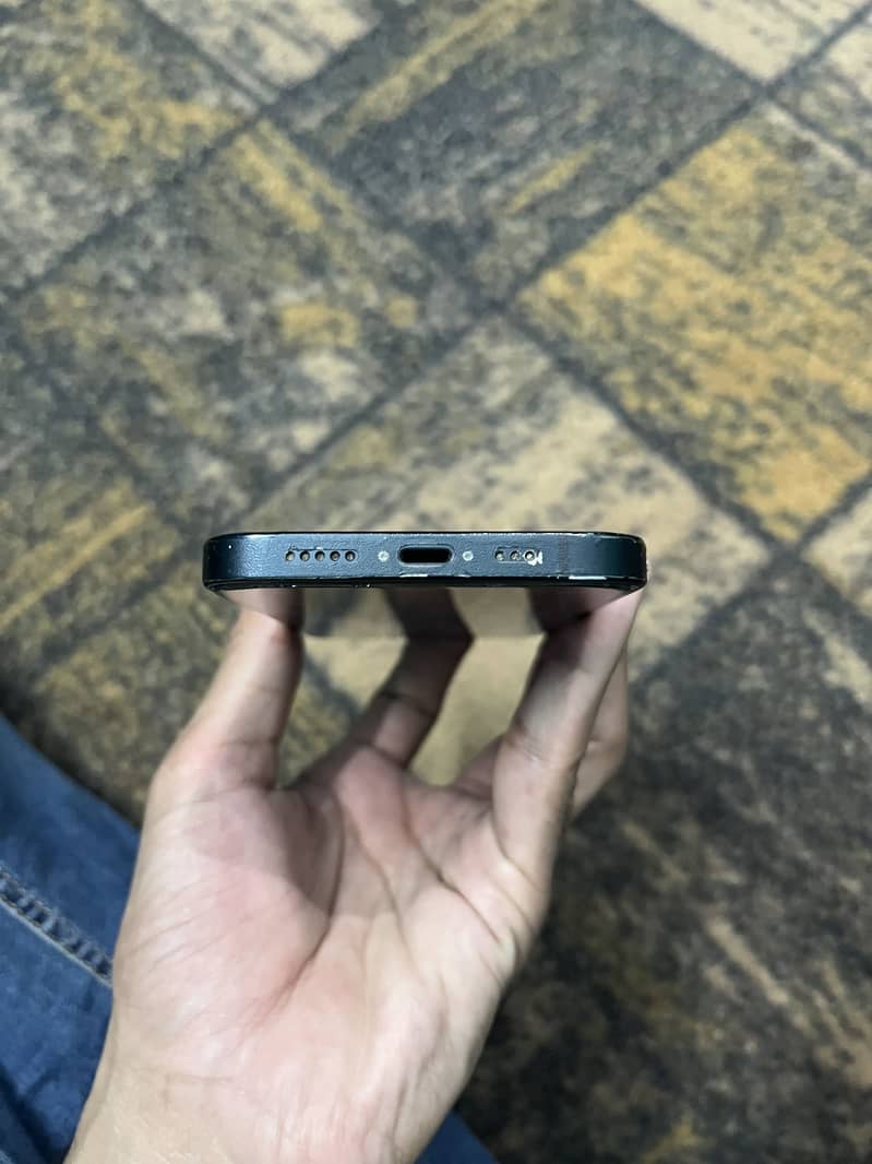 Apple iPhone 13 2
