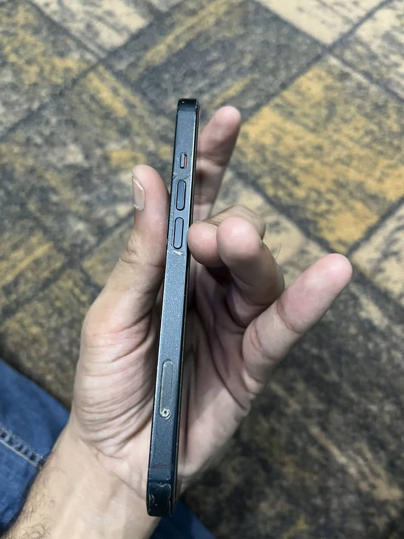 Apple iPhone 13 4