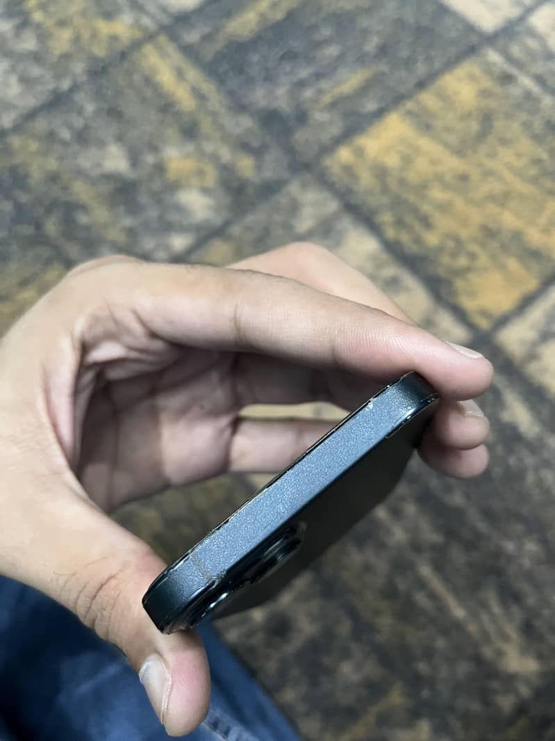 Apple iPhone 13 5