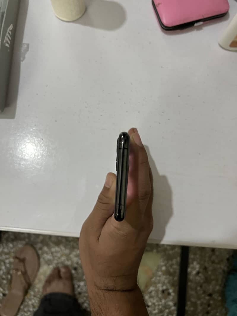 Apple iPhone 11 Pro 2