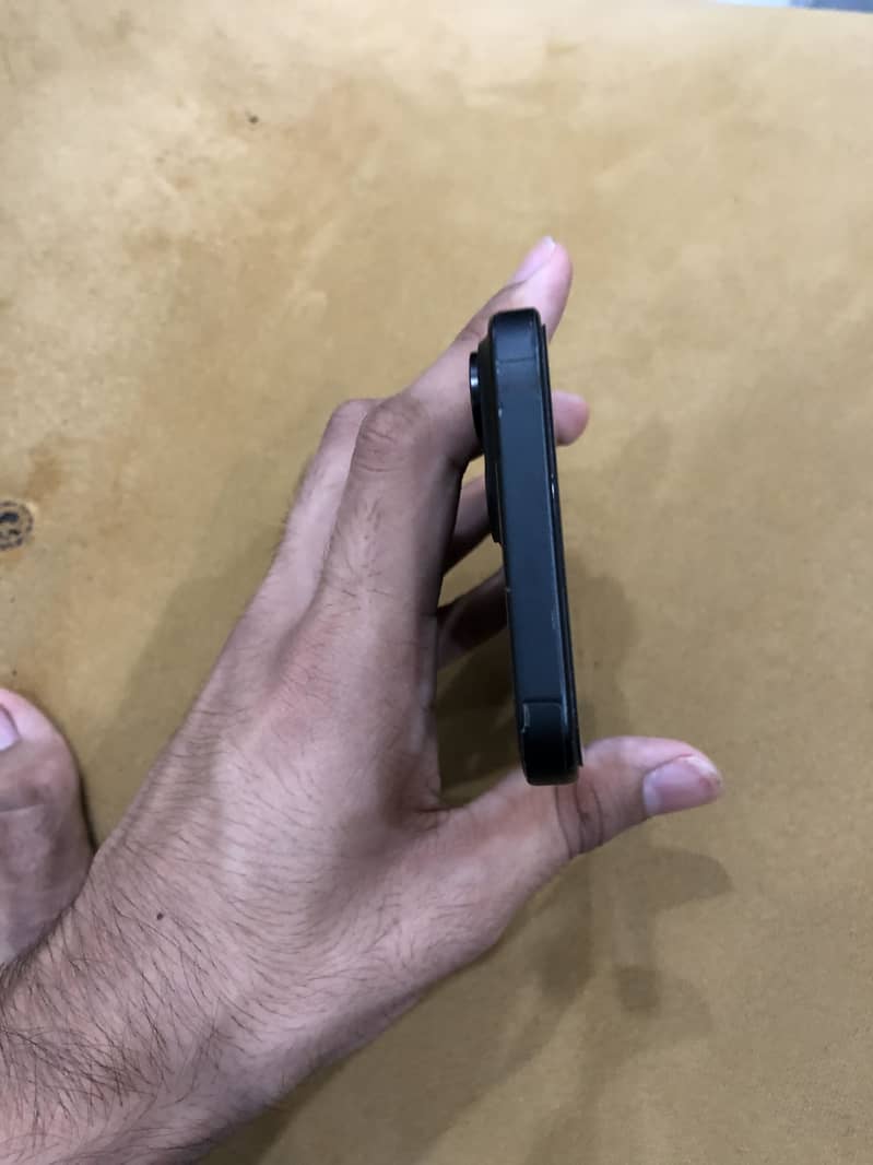 Apple iPhone 15 3