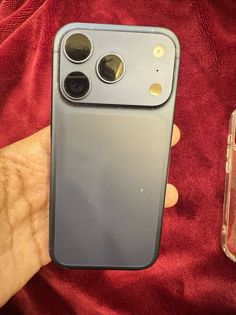 Apple iPhone 17 Pro 0