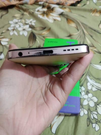 Infinix Hot 40i 10/10 condition box+original charger and cable
