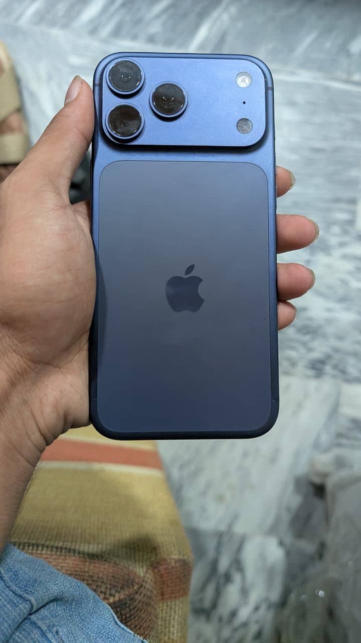 Apple iPhone 17 Pro Max 0
