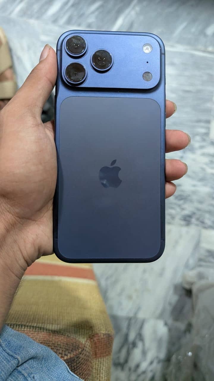 Apple iPhone 17 Pro Max 2