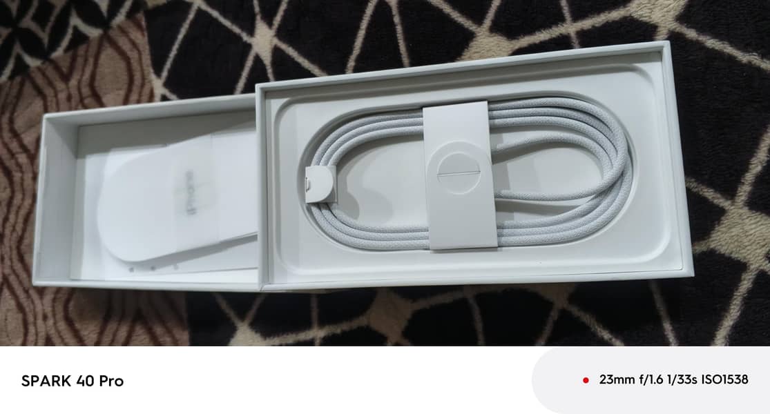 Apple iPhone 16e 1
