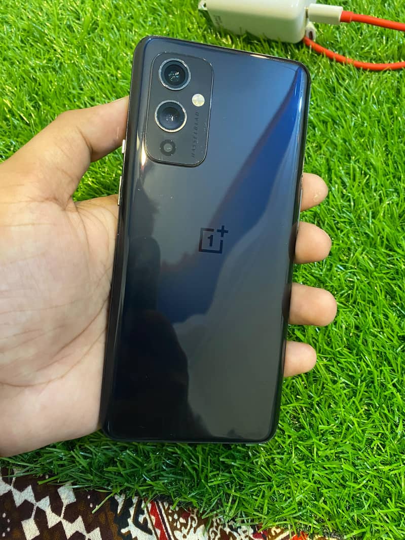 One Plus 9    8//128 10