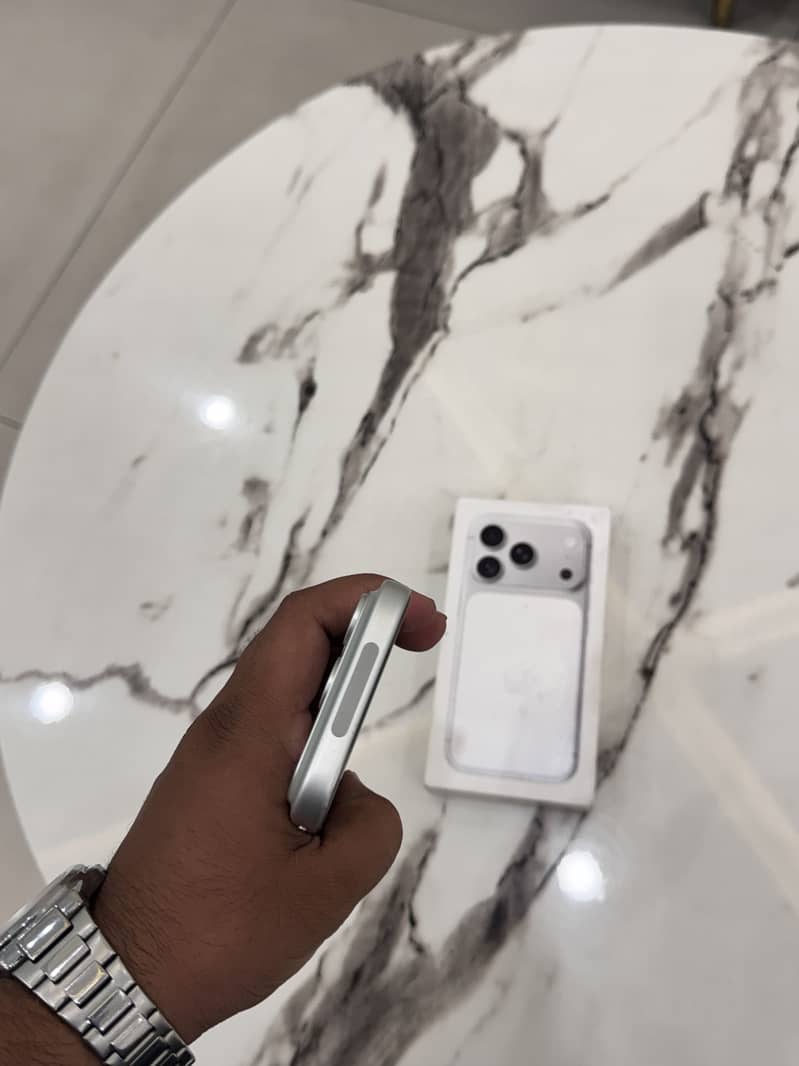 Apple iPhone 17 Pro 1