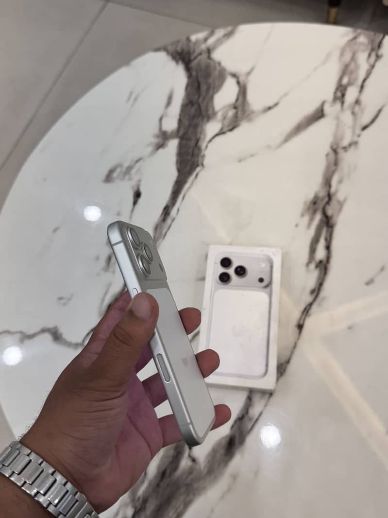 Apple iPhone 17 Pro 2