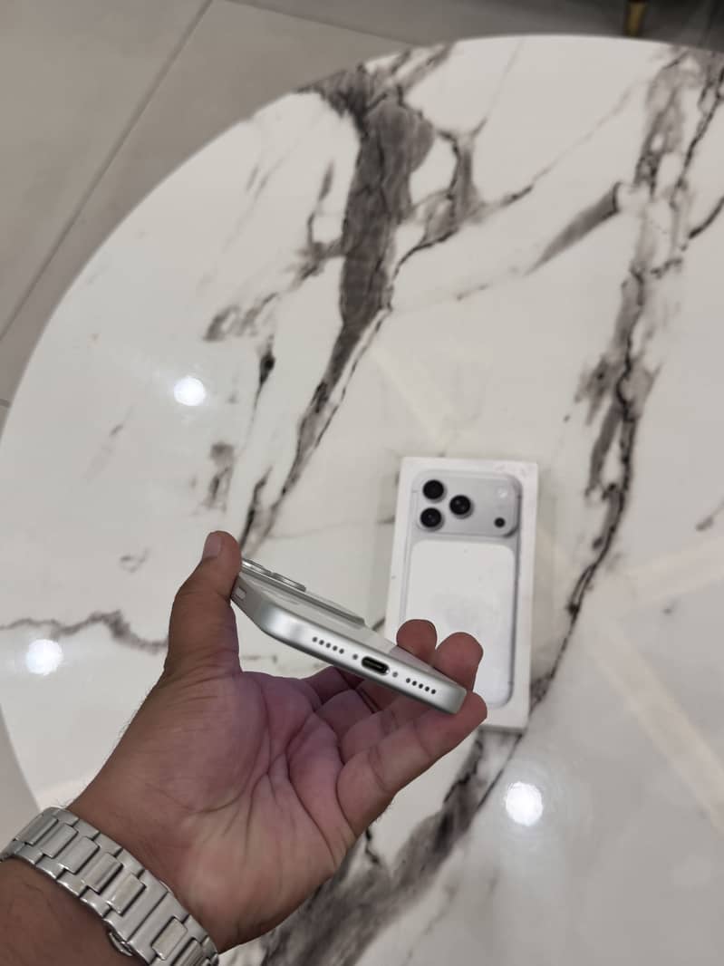 Apple iPhone 17 Pro 3