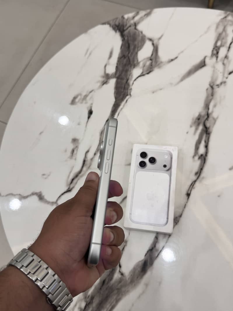 Apple iPhone 17 Pro 4