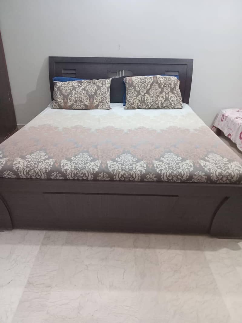 Double Bed 0