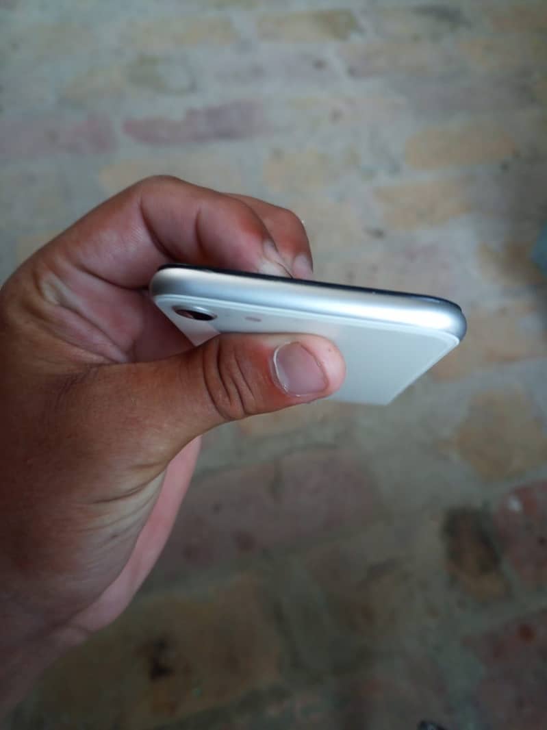 Apple iPhone SE 3