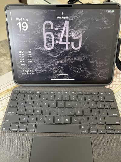 Logitech Combo Touch iPad air 11 inch