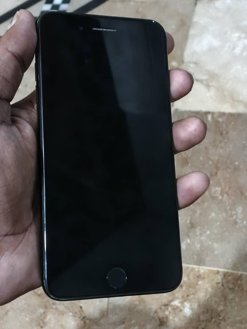 Apple iPhone 7 Plus 1