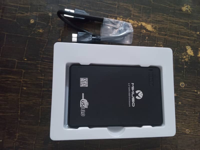 ADATA 256 GB EXTERNAL SSD 0