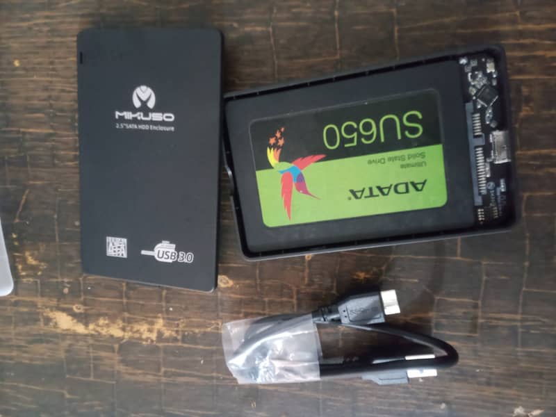 ADATA 256 GB EXTERNAL SSD 1