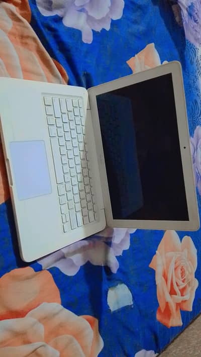 Apple MacBook