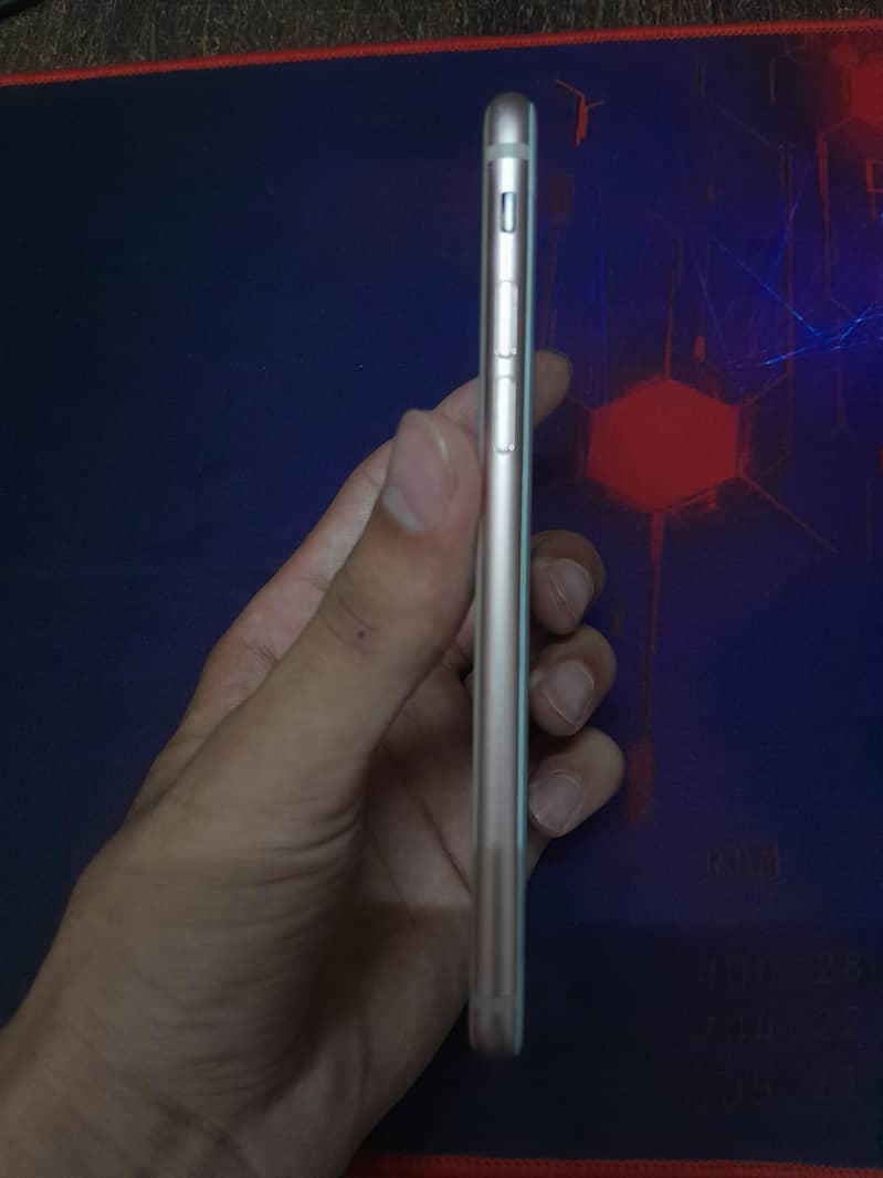 Apple iPhone 8 5