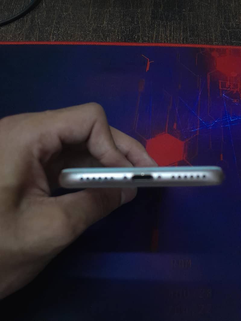 Apple iPhone 8 3