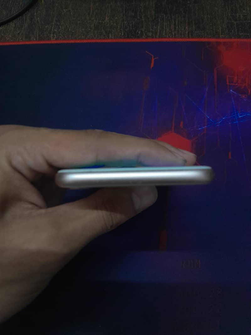 Apple iPhone 8 4