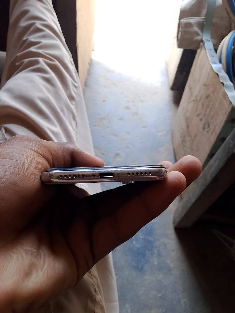 Apple iPhone X 6