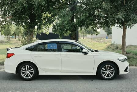 Honda Civic Standard (11th Generation) with upgraded features